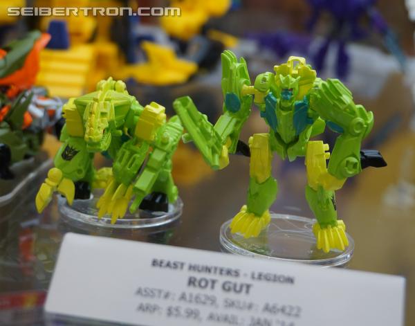 BotCon 2013: Upcoming Transformers Prime Beast Hunters products - Transformers Event: DSC06872a