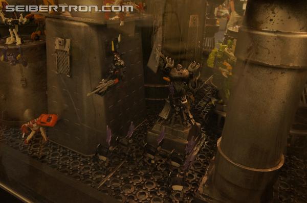 BotCon 2013: Beast Hunters Diorama Display - Transformers Event: DSC06577