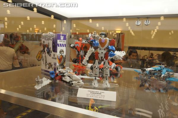 BotCon 2013: Hasbro Display: Construct-Bots - Transformers Event: DSC06384