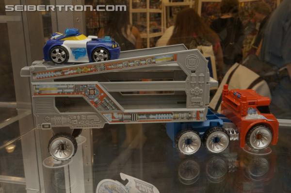 BotCon 2013: Hasbro Display: Rescue Bots Energize - Transformers Event: DSC06262