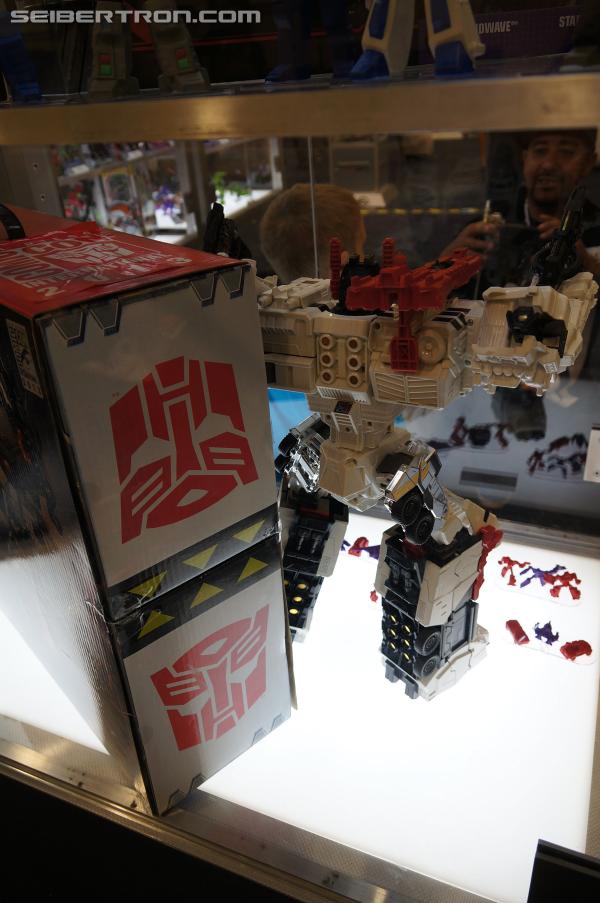 BotCon 2013: Hasbro Display: San Diego Comic-Con 2013 Exclusives - Transformers Event: DSC07175