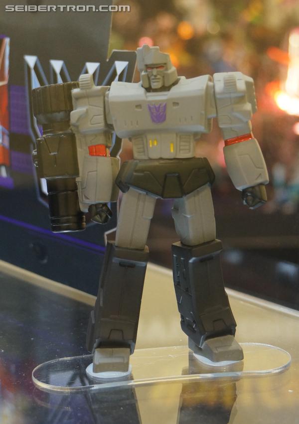 BotCon 2013: Hasbro Display: San Diego Comic-Con 2013 Exclusives - Transformers Event: DSC07185a