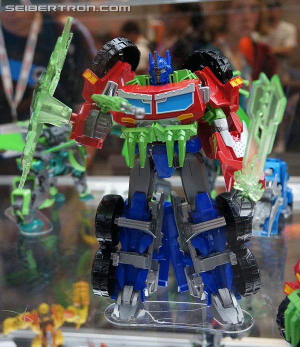 SDCC 2013: Hasbro Display: Transformers Prime Beast Hunters - Transformers Event: DSC02803a