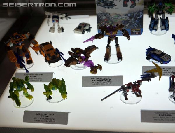SDCC 2013: Hasbro Display: Transformers Prime Beast Hunters - Transformers Event: DSC02805