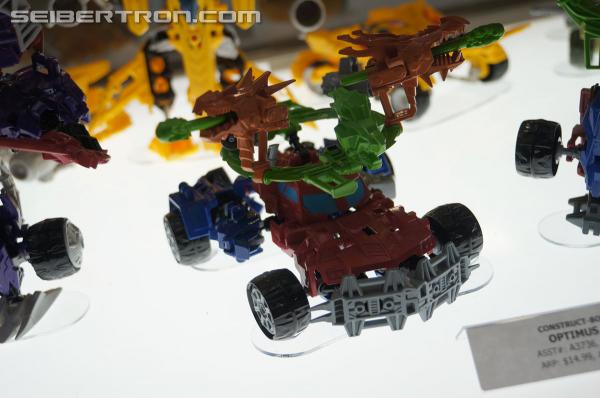 SDCC 2013: Hasbro Display: Transformers Construct-Bots - Transformers Event: DSC02853