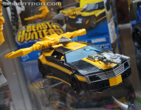 SDCC 2013: Hasbro Display: Beast Hunters Talking Bumblebee and Tracker Optimus Prime - Transformers Event: DSC04365a