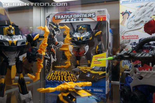 SDCC 2013: Hasbro Display: Beast Hunters Talking Bumblebee and Tracker Optimus Prime - Transformers Event: DSC04366