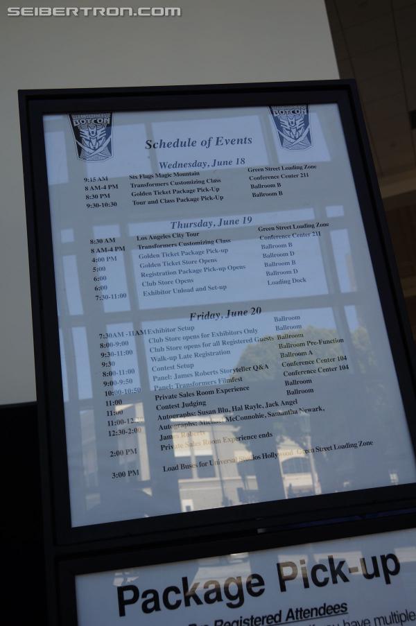 BotCon 2014: Club Store Gallery - Transformers Event: DSC06004