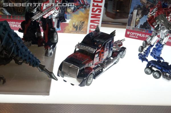 BotCon 2014: Hasbro Display: Age of Extinction Generations New Reveals - Transformers Event: DSC06892