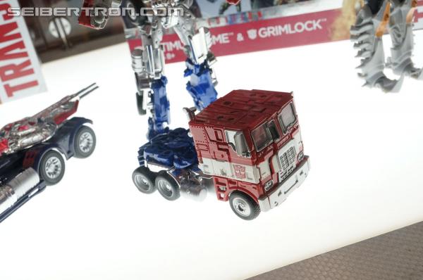 BotCon 2014: Hasbro Display: Age of Extinction Generations New Reveals - Transformers Event: DSC06894