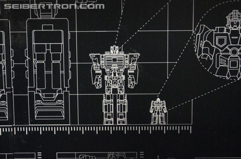 BotCon 2015: Hasbro Booth: Combiner Wars Giant Poster - Transformers Event: DSC09160