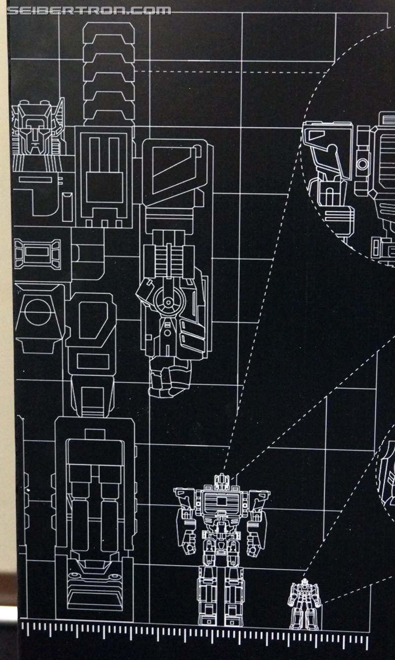 BotCon 2015: Hasbro Booth: Combiner Wars Giant Poster - Transformers Event: DSC09166a