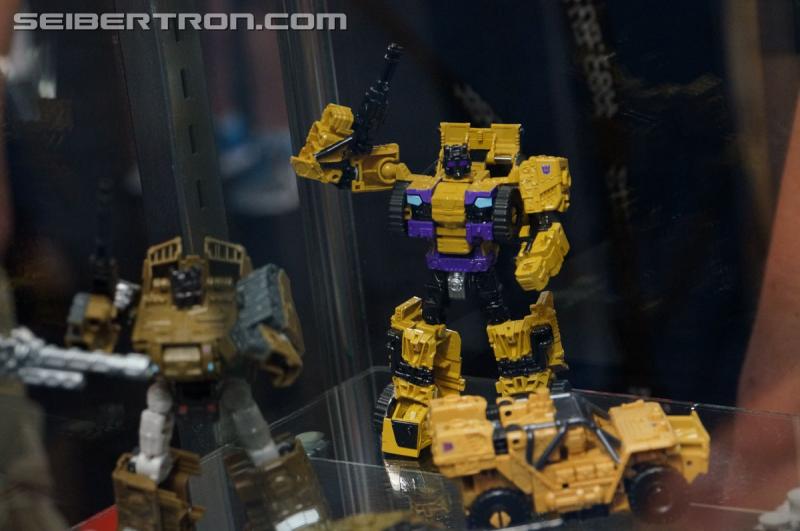 BotCon 2015: New Combiner Wars Products from Saturday Brand Panel - Transformers Event: DSC09499