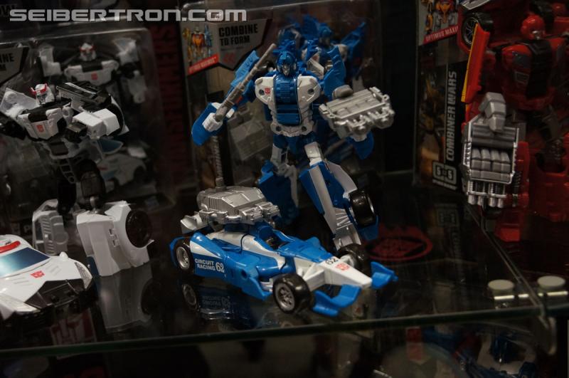 BotCon 2015: New Combiner Wars Products from Saturday Brand Panel - Transformers Event: DSC09525