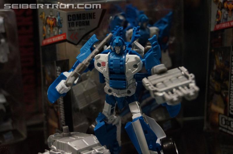BotCon 2015: New Combiner Wars Products from Saturday Brand Panel - Transformers Event: DSC09532