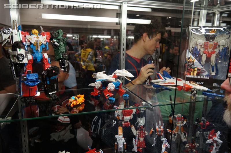 BotCon 2015: New Combiner Wars Products from Saturday Brand Panel - Transformers Event: DSC09559