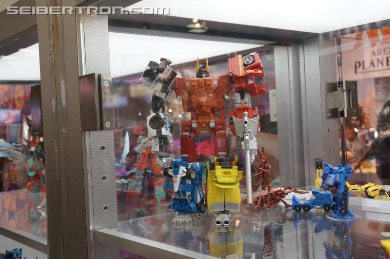 SDCC 2015: Hasbro Booth: Combiner Wars Scattershot and Betatron - Transformers Event: DSC03384