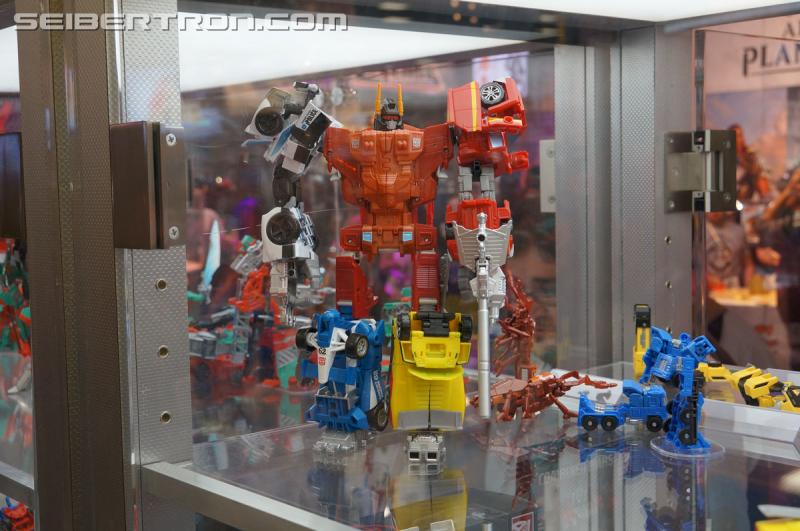 SDCC 2015: Hasbro Booth: Combiner Wars Scattershot and Betatron - Transformers Event: DSC03386