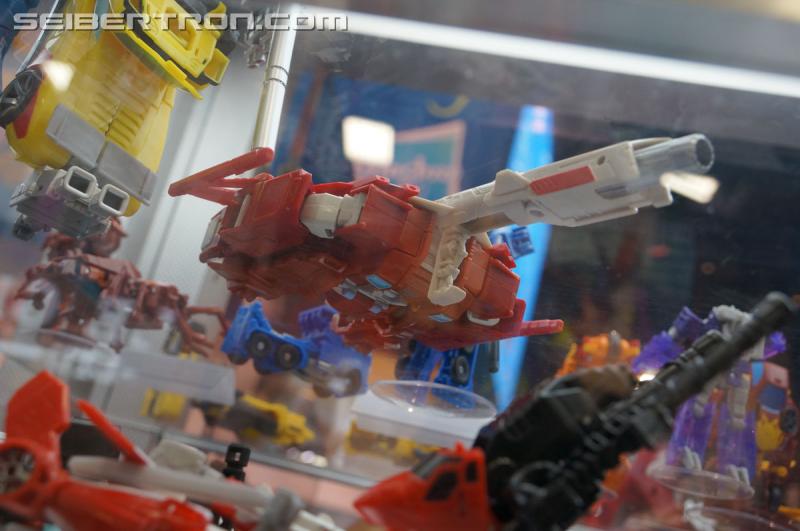 SDCC 2015: Hasbro Booth: Combiner Wars Scattershot and Betatron - Transformers Event: DSC03390