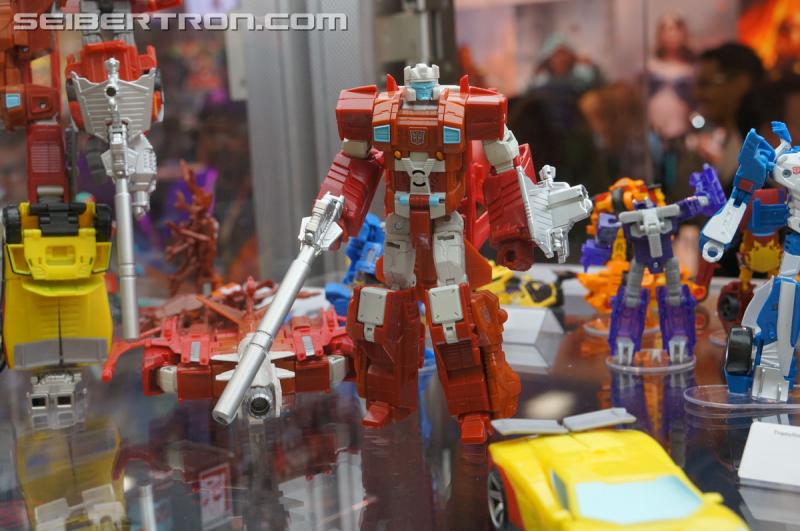 SDCC 2015: Hasbro Booth: Combiner Wars Scattershot and Betatron - Transformers Event: DSC03393