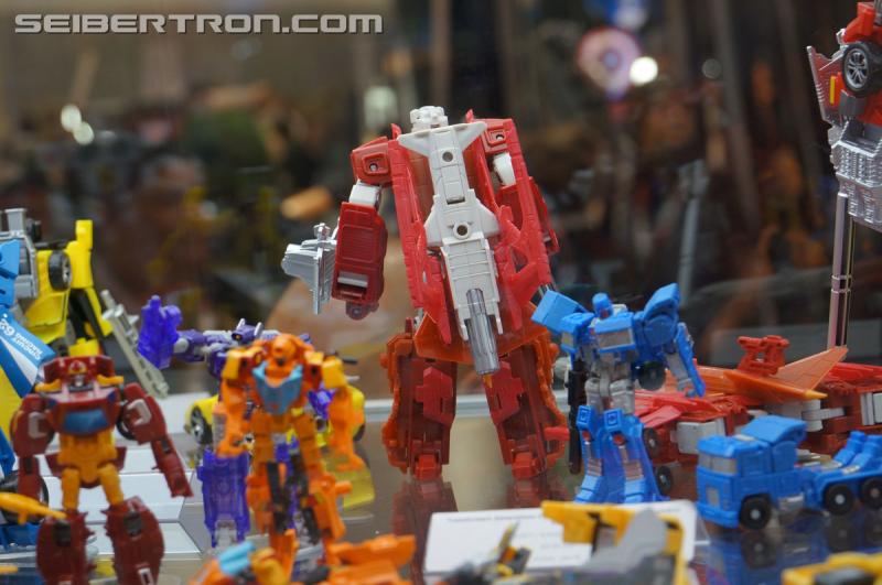 SDCC 2015: Hasbro Booth: Combiner Wars Scattershot and Betatron - Transformers Event: DSC03405