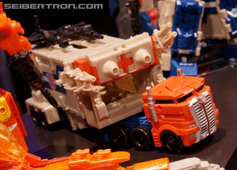 Toy Fair 2016: Titans Return - Transformers Event: Titans Return 055a