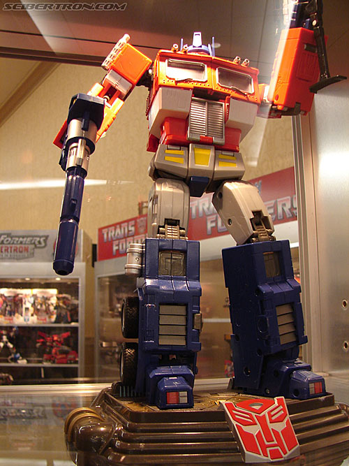 BotCon 2006: Hasbro's Toy Display Cases - Transformers Event: