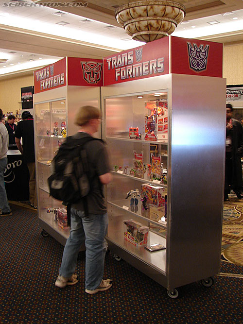 BotCon 2006: Hasbro's Toy Display Cases - Transformers Event: