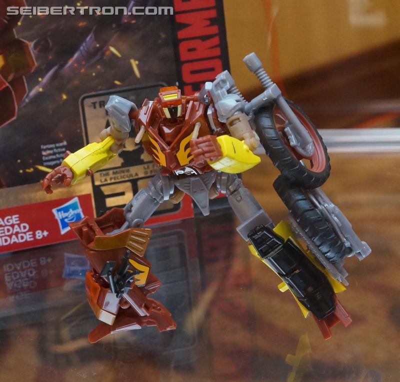 Botcon 2016: Hasbro Display: Platinum Edition Movie 30th Anniversary - Transformers Event: Platinum Edition 006a