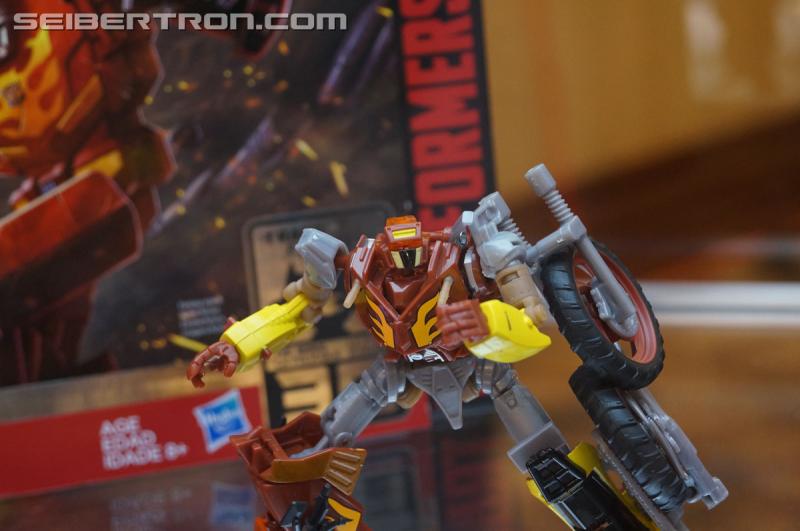 Botcon 2016: Hasbro Display: Platinum Edition Movie 30th Anniversary - Transformers Event: Platinum Edition 007