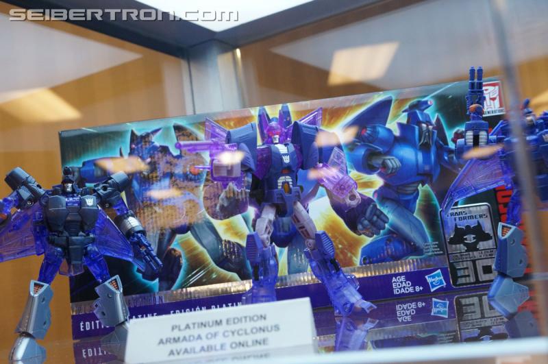 Botcon 2016: Hasbro Display: Platinum Edition Movie 30th Anniversary - Transformers Event: Platinum Edition 011