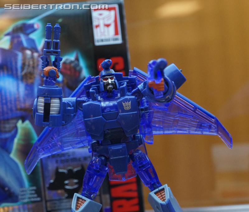 Botcon 2016: Hasbro Display: Platinum Edition Movie 30th Anniversary - Transformers Event: Platinum Edition 015a