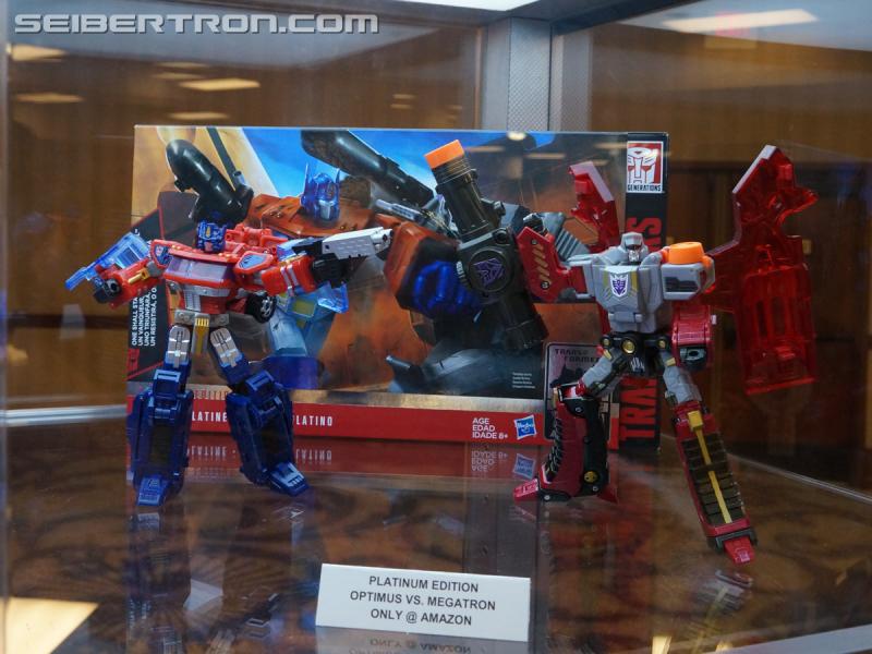 Botcon 2016: Hasbro Display: Platinum Edition Movie 30th Anniversary - Transformers Event: Platinum Edition 018