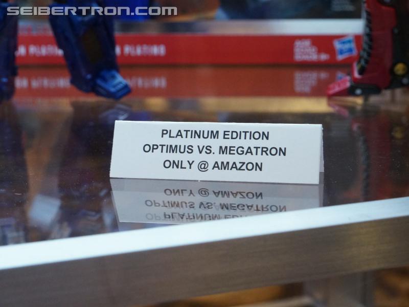 Botcon 2016: Hasbro Display: Platinum Edition Movie 30th Anniversary - Transformers Event: Platinum Edition 020