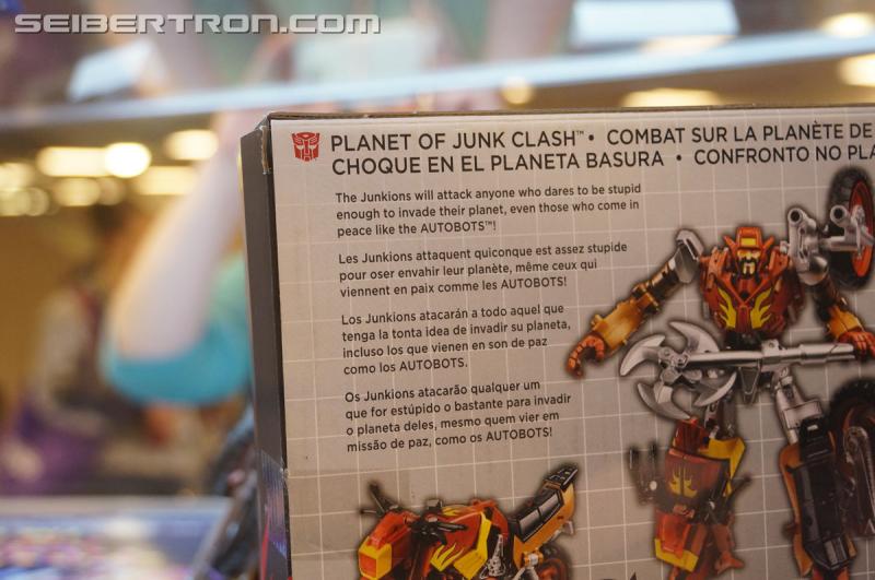 Botcon 2016: Hasbro Display: Platinum Edition Movie 30th Anniversary - Transformers Event: Platinum Edition 030