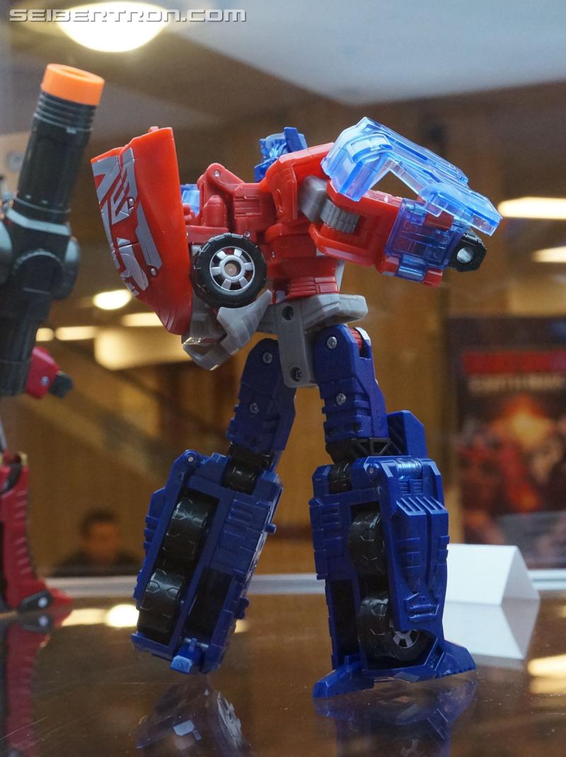 Botcon 2016: Hasbro Display: Platinum Edition Movie 30th Anniversary - Transformers Event: Platinum Edition 034a