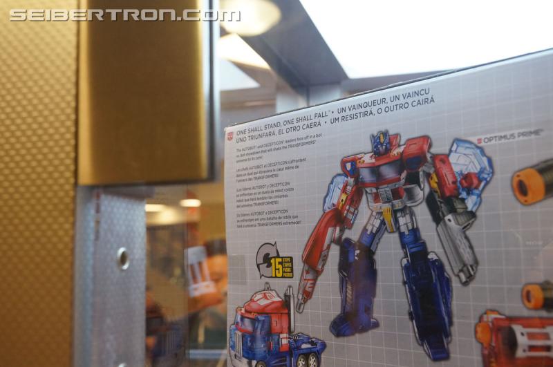 Botcon 2016: Hasbro Display: Platinum Edition Movie 30th Anniversary - Transformers Event: Platinum Edition 036