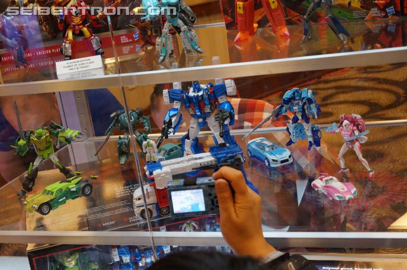 Botcon 2016: Hasbro Display: Platinum Edition Movie 30th Anniversary - Transformers Event: Platinum Edition 040