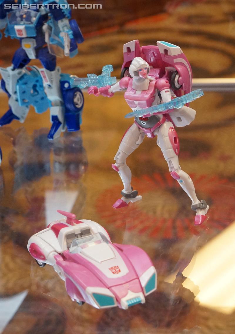Botcon 2016: Hasbro Display: Platinum Edition Movie 30th Anniversary - Transformers Event: Platinum Edition 041a
