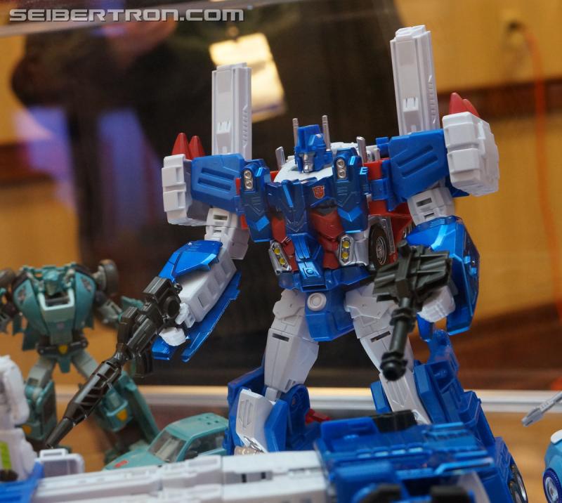 Botcon 2016: Hasbro Display: Platinum Edition Movie 30th Anniversary - Transformers Event: Platinum Edition 053a
