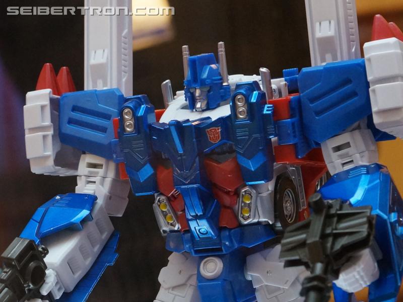 Botcon 2016: Hasbro Display: Platinum Edition Movie 30th Anniversary - Transformers Event: Platinum Edition 053b
