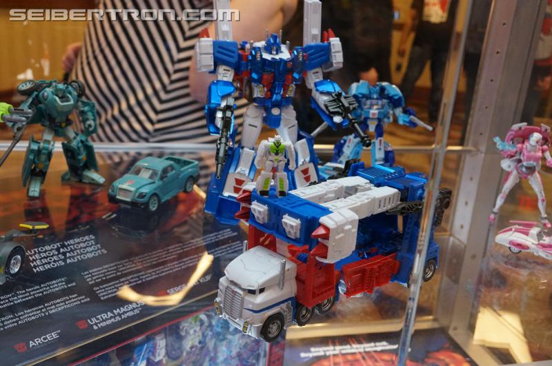 Botcon 2016: Hasbro Display: Platinum Edition Movie 30th Anniversary - Transformers Event: Platinum Edition 054