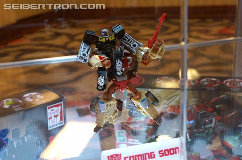 Botcon 2016: Hasbro Display: Titans Return - Transformers Event: Titans Return 001