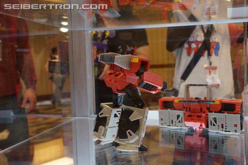 Botcon 2016: Hasbro Display: Titans Return - Transformers Event: Titans Return 024