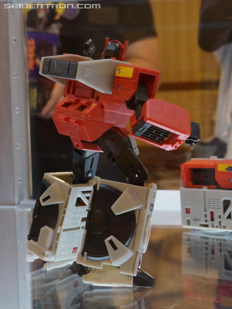 Botcon 2016: Hasbro Display: Titans Return - Transformers Event: Titans Return 024a