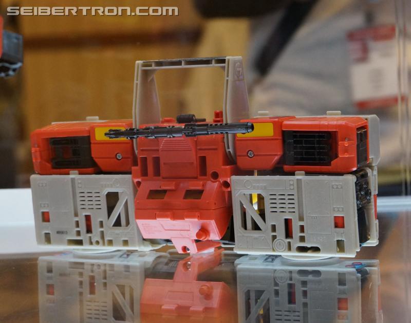 Botcon 2016: Hasbro Display: Titans Return - Transformers Event: Titans Return 025a