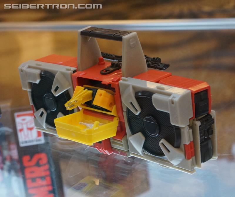 Botcon 2016: Hasbro Display: Titans Return - Transformers Event: Titans Return 030a