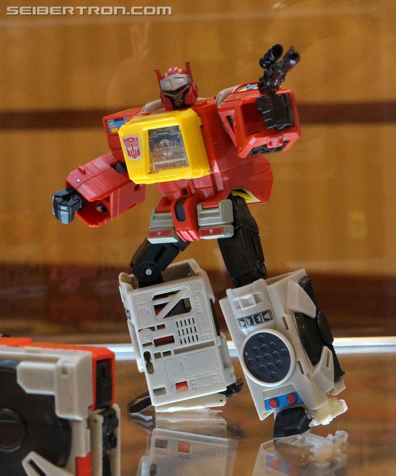Botcon 2016: Hasbro Display: Titans Return - Transformers Event: Titans Return 032a