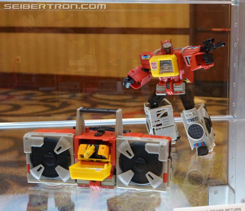 Botcon 2016: Hasbro Display: Titans Return - Transformers Event: Titans Return 034a