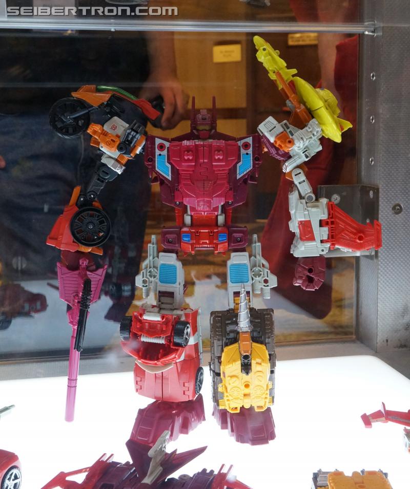 Botcon 2016: Hasbro Display: Combiner Wars Computron - Transformers Event: Computron 003a